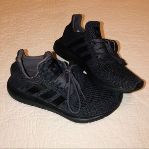 black adidas tennis shoes 👟